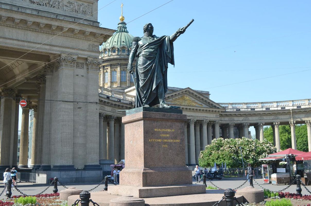 памятник кутузову в санкт петербурге у казанского собора